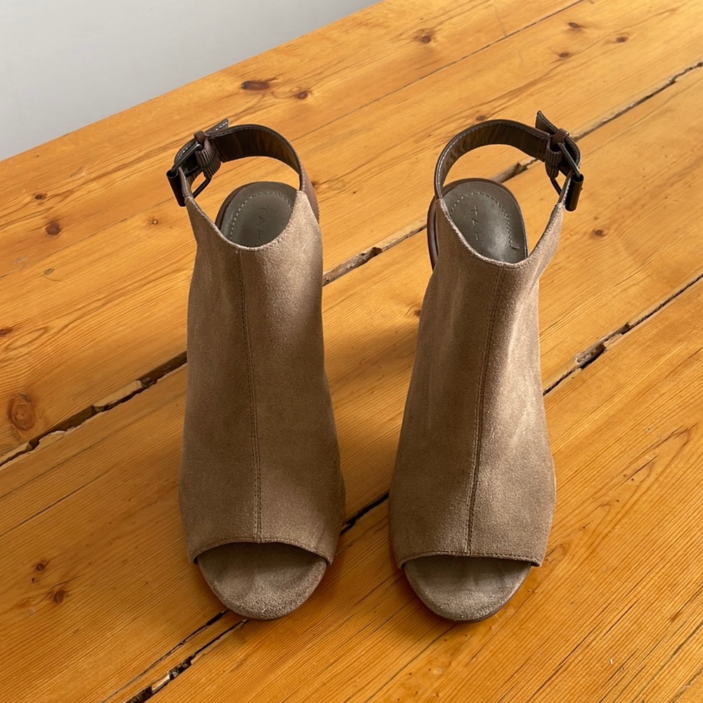 Tahari Tan Suede Heels, women’s size 7.5